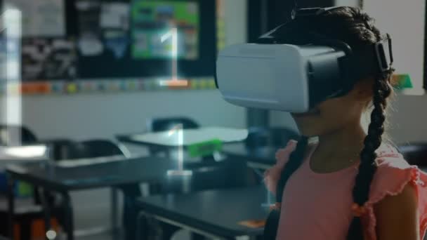 Vrヘッドセットを使用した女子高生に対するバイナリコーディング処理のアニメーション グローバル教育 データ処理の概念デジタルで生成されたビデオ — ストック動画