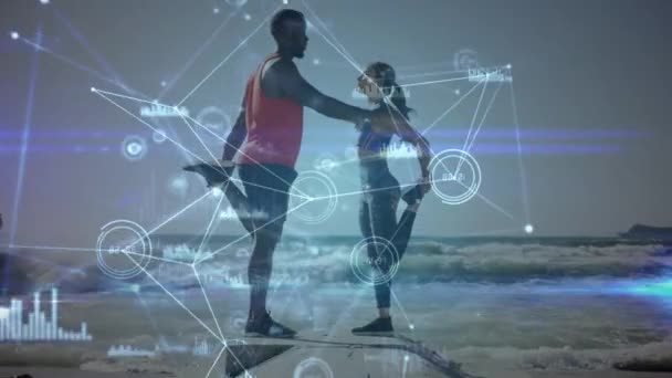 在室外锻炼的妇女和男子之间建立联系网络的动画 全球体育 数据处理和数字视频接口概念 — 图库视频影像