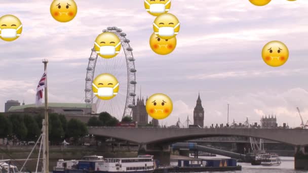 Animación Emojis Con Mascarillas Sobre Paisaje Urbano Global Covid Concepto — Vídeos de Stock