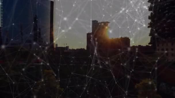 Gün Batımında Şehir Manzarasında Hareket Eden Bağlantı Ağının Animasyonu Küresel — Stok video