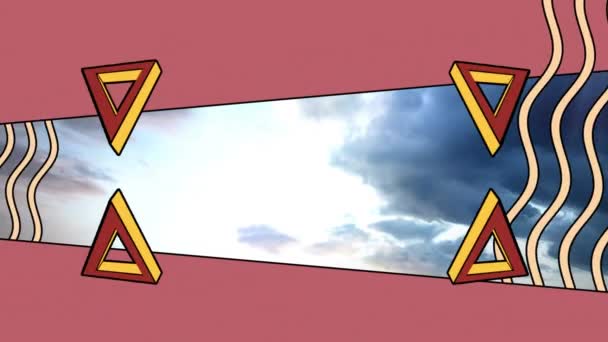 Анимация Вращающихся Треугольников Графических Элементов Обрамляющих Облачное Яркое Небо Глобальная — стоковое видео