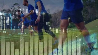 Egzersiz yapan bir grup kadın ve erkek üzerinde veri işleme animasyonu. spor ve yarışma konsepti dijital olarak oluşturulmuş video.