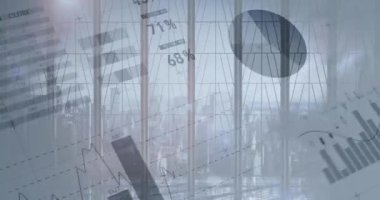 Modern ofis üzerinden finansal veri işleme animasyonu. küresel iş, bağlantılar ve veri işleme kavramı dijital olarak oluşturulmuş video.