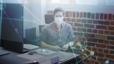 Ofisteki adam üzerinden bağlantı ağının animasyonu. küresel iş, dijital arayüz ve teknoloji konsepti dijital olarak oluşturulmuş video.