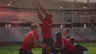 Spor stadyumundaki ragbi maçında veri işleme animasyonu. küresel spor, rekabet ve veri işleme kavramı dijital olarak oluşturulmuş video.