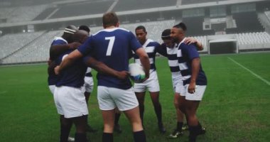 Stadyumdaki erkek rugby oyuncuları üzerinde siyah şekillerin canlandırılması. spor ve yarışma konsepti dijital olarak oluşturulmuş video.
