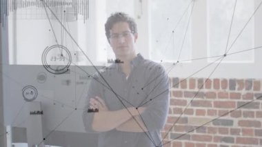 İş adamı üzerinden bağlantı ağının animasyonu. küresel bağlantılar, iş ve teknoloji konsepti dijital olarak oluşturulmuş video.