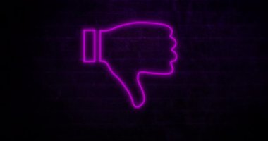 Duvarın arka planında fotokopi alanı ile titreşen neon başparmaklı simgenin animasyonu. küresel sosyal medya, iletişim ve dijital arayüz kavramı dijital olarak oluşturulmuş video.