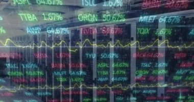 Bilgisayar sunucuları üzerinden finansal veri işleme animasyonu. küresel iş, finans, veri işleme ve dijital arayüz kavramı dijital olarak oluşturulmuş video.