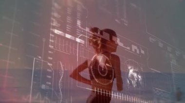 Plajda koşan fit bir kadının veri işleme animasyonu. spor ve yarışma konsepti dijital olarak oluşturulmuş video.