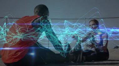 Dışarıda egzersiz yapan kadın ve erkek arasındaki bağlantı ağının animasyonu. global spor, fitness, veri işleme ve dijital arayüz kavramı dijital olarak oluşturulmuş video.
