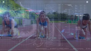 Spor yolunda koşan kadınlar üzerine dijital arayüzde veri işleme animasyonu. 