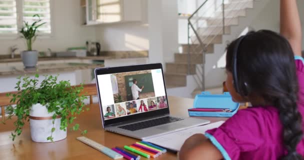 Kompozitní Video Dívky Pomocí Notebooku Obrazovkami Různé Třídy Učitele Line — Stock video