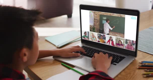 Schooljongen Die Laptop Gebruikt Voor Online Les Thuis Met Diverse — Stockvideo