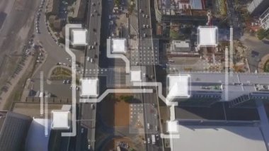 Modern şehrin havadan görüntüsü üzerinden dijital ağ paylaşım verilerinin animasyonu. küresel iletişim, veri ağı ve dijital arayüz kavramı, dijital olarak oluşturulmuş video.
