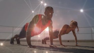 Dışarıda egzersiz yapan kadın ve erkek arasındaki bağlantı ağının animasyonu. global spor, fitness, veri işleme ve dijital arayüz kavramı dijital olarak oluşturulmuş video.