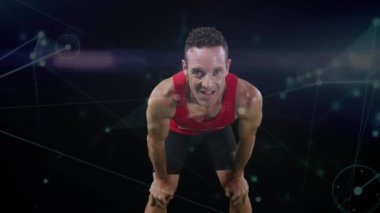Siyah arka plandaki yorgun erkek sporcu üzerinden bağlantı ağının animasyonu. global spor, rekabet ve bağlantılar dijital olarak oluşturulmuş video konsepti.