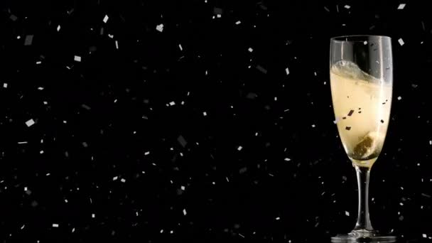 Анімація Конфетті Падає Над Келихами Шампанського Нові Роки Напередодні Вечірки — стокове відео