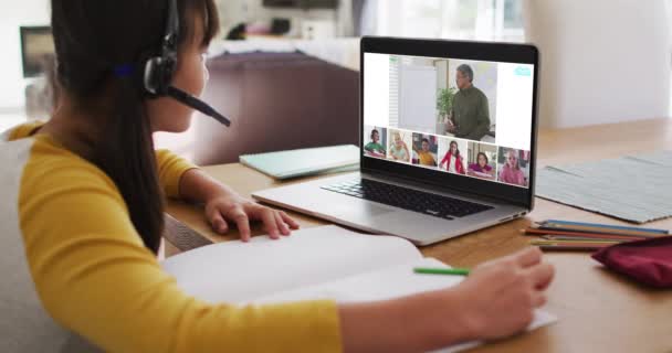 Composto Menina Usando Laptop Para Lição Line Casa Com Professor — Vídeo de Stock