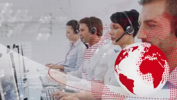 Animatie Van Wereldbol Wereldkaart Zakenmensen Met Headsets Wereldwijde Communicatie Business — Stockvideo