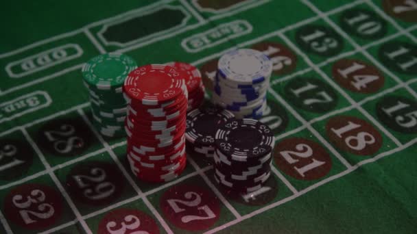 Animazione Coriandoli Bianchi Fiches Poker Sul Tavolo Gioco Celebrazione Gioco — Video Stock