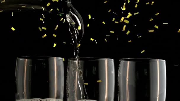 Анімація Золотого Конфетті Падає Над Келихами Шампанського Нові Роки Напередодні — стокове відео