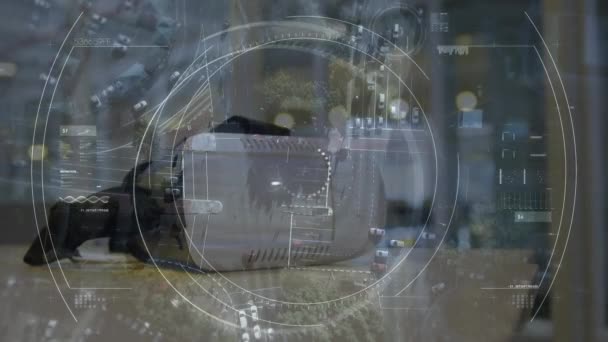 Анимирование Обработки Данных Гарнитуры Над Городом Глобальные Коммуникации Бизнес Безопасность — стоковое видео