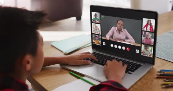 Školák Používá Notebook Pro Line Lekci Doma Různými Učiteli Třídy — Stock video