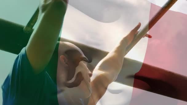 旗帜的动画比强壮肌肉的男人拉起国旗要强烈得多 全球体育 健身及运动概念数码录像 — 图库视频影像