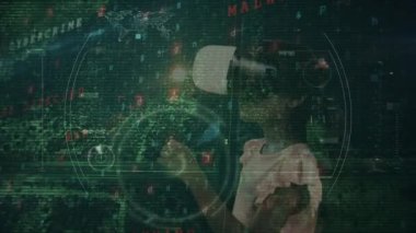 VR kulaklık takan bir kızın finansal veri işleme animasyonu. küresel iletişim, iş dünyası, bağlantılar, dijital arayüz ve teknoloji konsepti dijital olarak oluşturulmuş video.