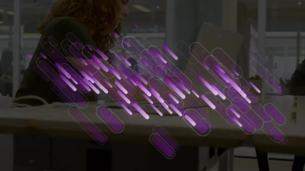 Animación Luces Púrpura Senderos Sobre Mujer Negocios Oficina Negocio Global — Vídeos de Stock