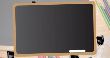 Not defterleri üzerinden okula dönüş metninin animasyonu. eğitim, geliştirme ve öğrenme konsepti dijital olarak oluşturulmuş video.