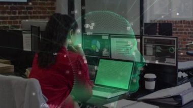 Dijital insan animasyonu ve ofiste çalışan iş kadını üzerine ikonlar. küresel iş, bağlantılar, dijital arayüz ve teknoloji konsepti dijital olarak oluşturulmuş video.