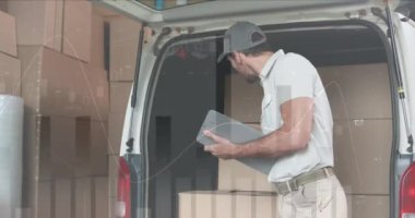 Minibüs ile teslimatçı adamın istatistik ve veri işleme animasyonu. küresel gönderim, dağıtım, iş, veri işleme ve teknoloji konsepti dijital olarak oluşturulmuş video.