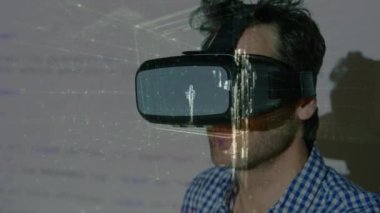 Ofiste çalışan iş adamının veri işleme animasyonu. küresel iş, bağlantılar, dijital arayüz ve teknoloji konsepti dijital olarak oluşturulmuş video.