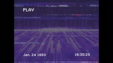 Mor zemin ve şelale üzerinde hareket eden çarpıtma çizgileriyle oynatma arayüzü animasyonu. Video oyunu, eğlence ve dijital arayüz kavramı dijital olarak oluşturuldu.