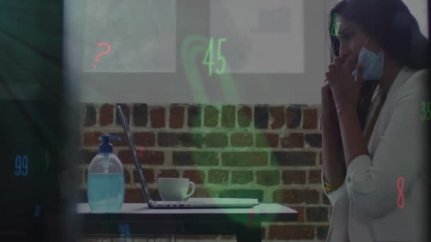 Анимация Цифрового Замка Над Бизнес Леди Работающей Офисе Глобальный Бизнес — стоковое видео