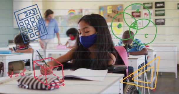 在穿着面具的女学生身上移动的学校物品的动画 发展和学习概念数码录像 — 图库视频影像