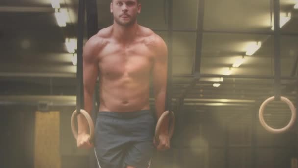 Animacja Świecących Plamek Nad Silnym Mężczyzną Ćwiczącym Siłowni Sport Fitness — Wideo stockowe