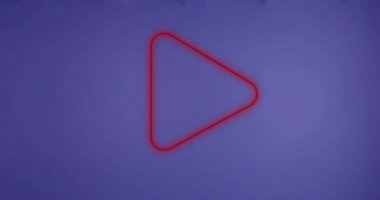 Mor arkaplan üzerinde neon oyun ikonu animasyonu. Sosyal medya, bağlantılar ve dijital arayüz konsepti dijital olarak oluşturulmuş video.