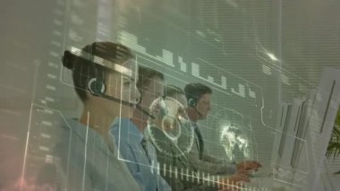 Ofiste çalışan iş adamları üzerinde finansal veri işleme animasyonu. küresel iş, bağlantılar, dijital arayüz ve teknoloji konsepti dijital olarak oluşturulmuş video.