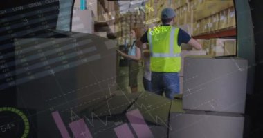 Kutuları karavana yükleyen teslimatçıyla ilgili istatistik ve veri işleme animasyonları. küresel gönderim, dağıtım, iş, veri işleme ve teknoloji konsepti dijital olarak oluşturulmuş video.