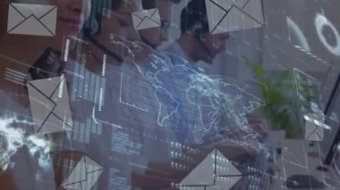 Ofiste çalışan iş adamları üzerinde finansal veri işleme animasyonu. küresel iş, bağlantılar, dijital arayüz ve teknoloji konsepti dijital olarak oluşturulmuş video.