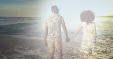 Sahilde el ele tutuşan Afro-Amerikan çiftin animasyonu. dijital olarak oluşturulmuş video konsepti ile boş zaman harcamak.