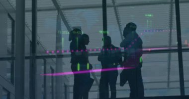 Ofiste çalışan iş adamları üzerinde finansal veri işleme animasyonu. küresel iş, bağlantılar, dijital arayüz ve teknoloji konsepti dijital olarak oluşturulmuş video.