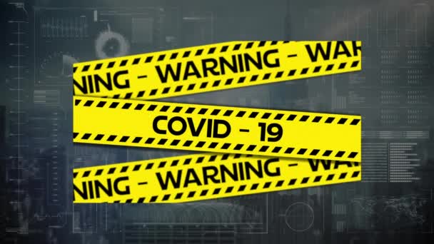 データ処理と都市の上のCovid 19警告テキストのアニメーション 世界中で流行している19の概念をデジタルで — ストック動画
