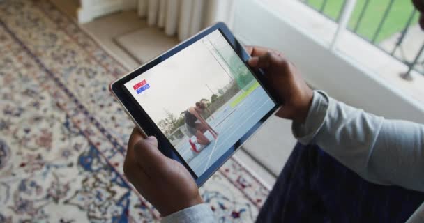 Zusammengesetzt Aus Menschen Die Hause Sitzen Und Die Leichtathletik Laufveranstaltung — Stockvideo