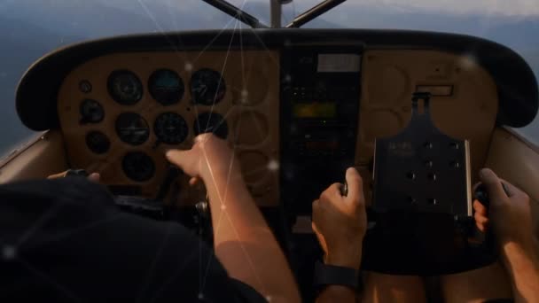 Uçaktaki Pilotlar Üzerinden Bağlantı Ağının Animasyonu Küresel Seyahat Bağlantılar Konsepti — Stok video
