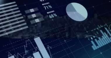 Manzara üzerinde finansal veri işleme animasyonu. küresel iş, bağlantılar, dijital arayüz ve teknoloji konsepti dijital olarak oluşturulmuş video.