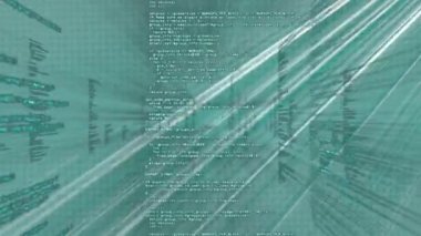 Yeşil zemin üzerinde veri işleme ile ekranların üzerindeki ışık izlerinin dijital animasyonu. bilgisayar arayüzü ve teknoloji kavramı